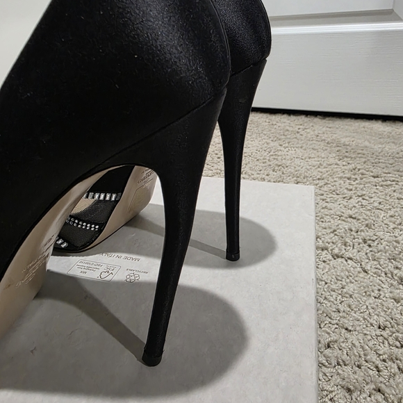 Valentino Garavani Chic Black Peep-Toe Heels with Bow - Picture 5 of 12